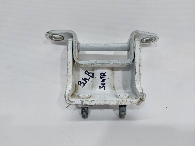Петля задніх дверей, лівих 824019N00A NISSAN