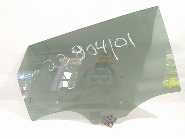 Скло задніх дверей, правих 834212S000 HYUNDAI