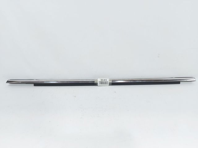 Ущільнювач скла задніх дверей правих, зовнішній (планка) DS7Z5425860A FORD