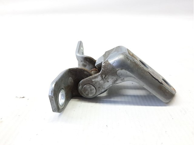 Дверний шарнір правий передній F15159210C MAZDA