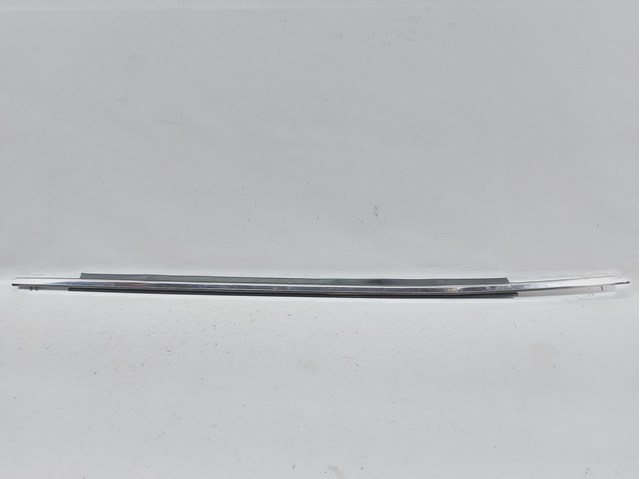 Молдинг опускного скла нижній, двері передньої, правої GHP950640F MAZDA