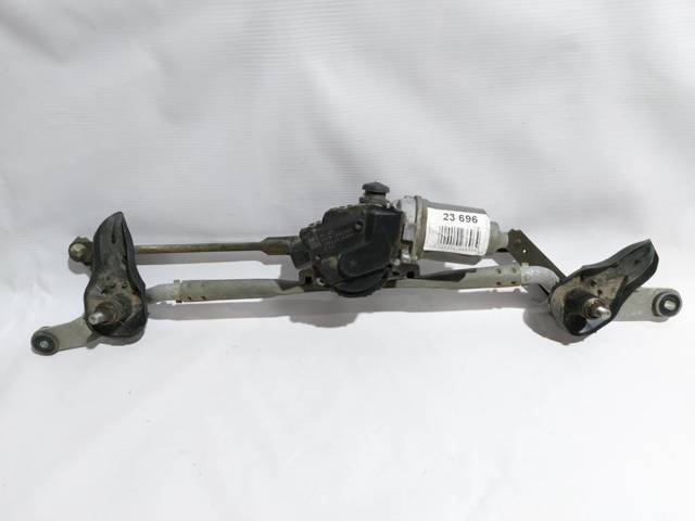 Мотор склоочисника передній GHP967340B MAZDA