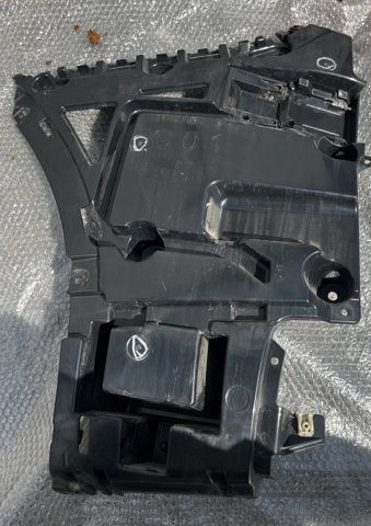 Напрямна заднього бампера, ліва 51127400667 BMW