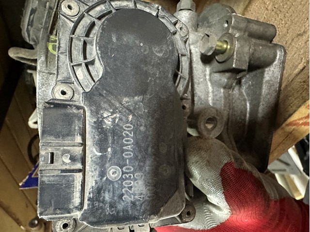 Дросільна заслінка в зборі 220300A020 TOYOTA