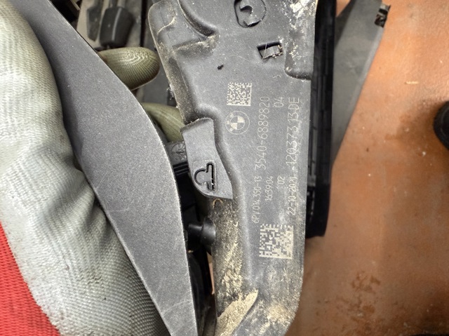 Підаль газу 35406889820 BMW