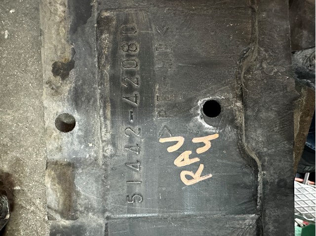 Захист двигуна задній 5144242080 TOYOTA