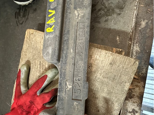 Абсорбер бампера заднього 5261542010 TOYOTA