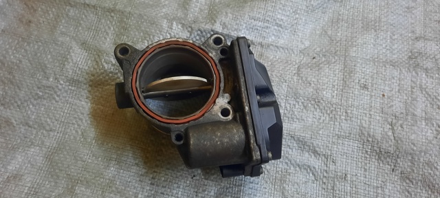 Дросільна заслінка в зборі 03L128063H VAG