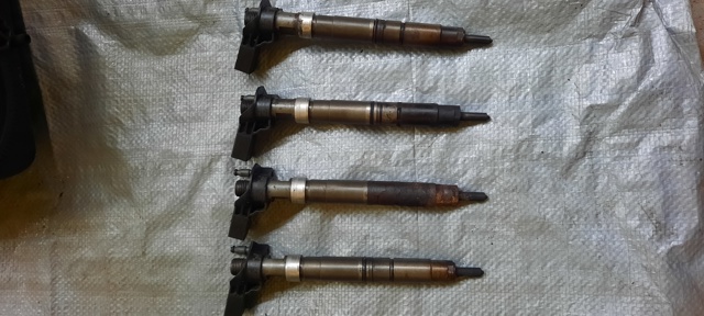 Форсунка паливна 03L130277C VAG