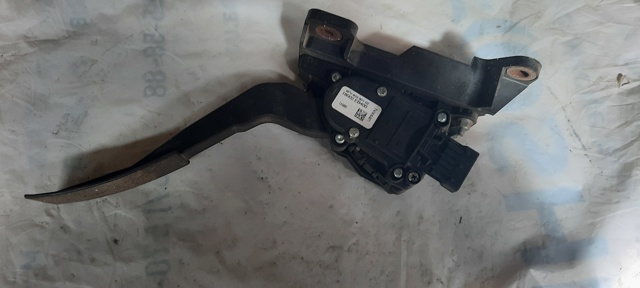 Педаль акселератора 18002EB400 NISSAN