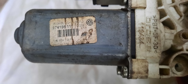 Моторчик склопідйомника двері задніх, правих 1K0959704F VAG