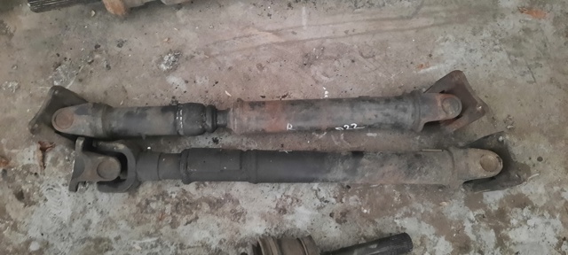 Вал карданний переднього моста 372000W700 NISSAN