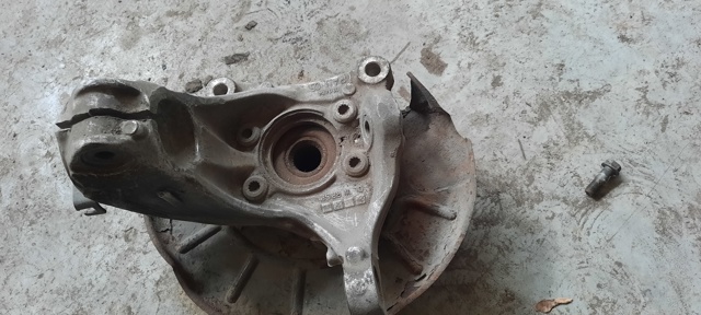 Кулак поворотний передній лівий 3C0407257F VAG