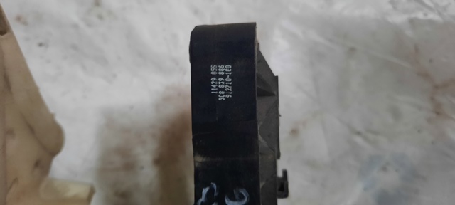 Тримач зовнішньої ручки дверей, задніх правих 3C8839886 VAG