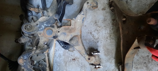 Важіль передній лівий 54501EB300 NISSAN