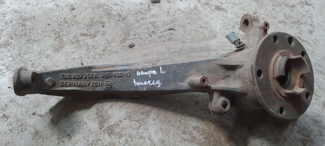 Кулак поворотний передній лівий 7L0407257A VAG