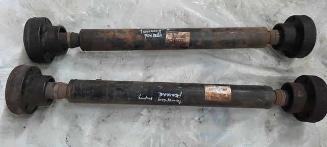Вал карданний, передній 7L0521101A VAG