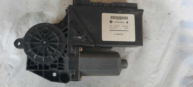 Привід ліфта задній 7L0959795 VAG