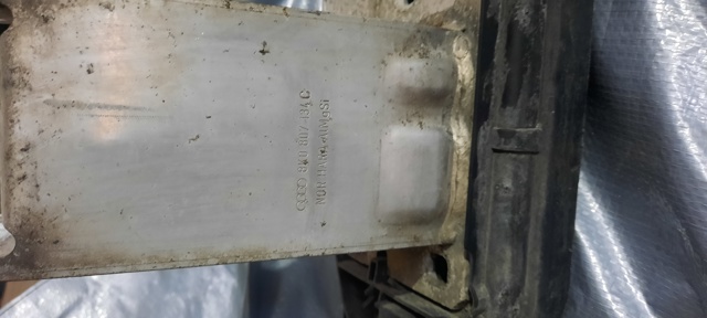 Кронштейн підсилювача переднього бампера 8K0807134C VAG