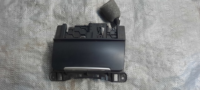 Попільничка центральної консолі 8K0857951 VAG
