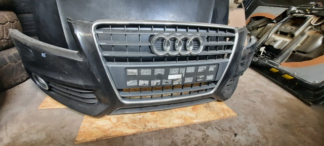 Кожух бампера переднього 8T0807105CGRU VAG