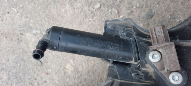 Форсунка омивача фари передньої, лівої 8T0955101B VAG