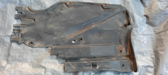 Захист днища, задній лівий 8T8825215 VAG