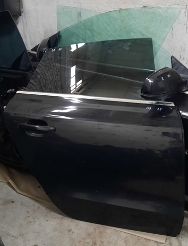 Двері пасажирські задні праві 8T8833052D VAG
