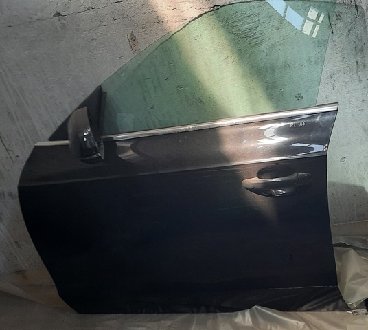 Скло водійських дверей 8T8845201B VAG