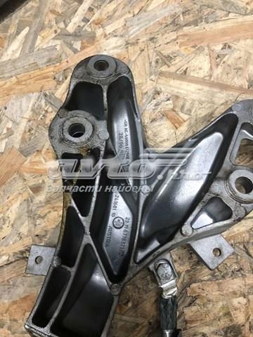 Кронштейн подушки (опори) двигуна, лівої 22116778331 BMW
