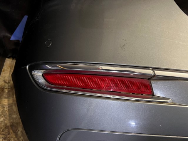 Лівий відбивач заднього бампера 63147318555 BMW