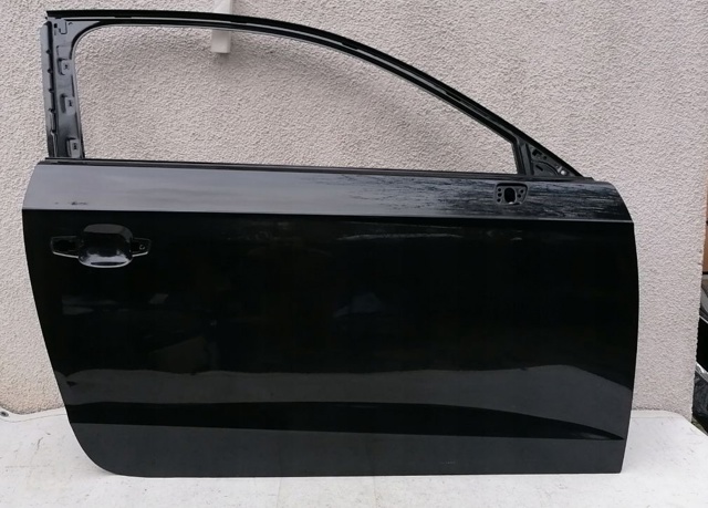 Пасажирські передні двері 8V3831052C VAG