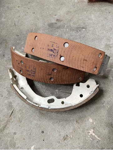 Колодки гальмові задні, барабанні 4406016C26 NISSAN