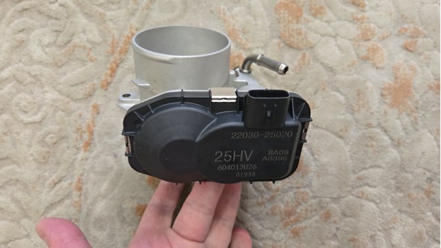 Блок дросельної заслінки 22030F0020 TOYOTA