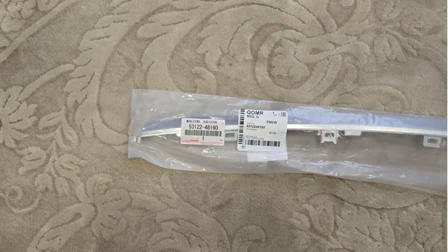 Молдинг переднього бампера, центральний 5312248160 TOYOTA