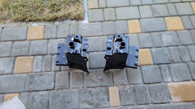 Кронштейн підсилювача переднього бампера 570140R010 TOYOTA