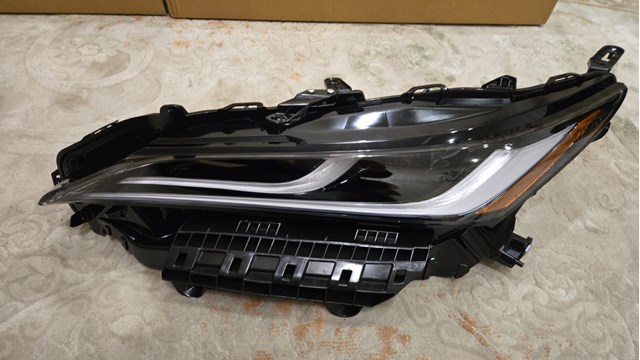 Основна фара в зборі ліва 8115048J30 TOYOTA