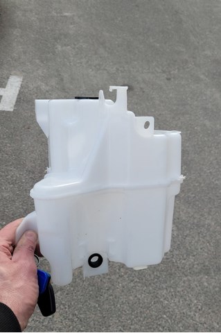 Бачок склоомивача 8531542450 TOYOTA