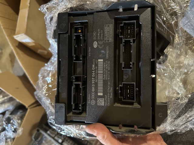 Блок комфорту 8K0907064 VAG