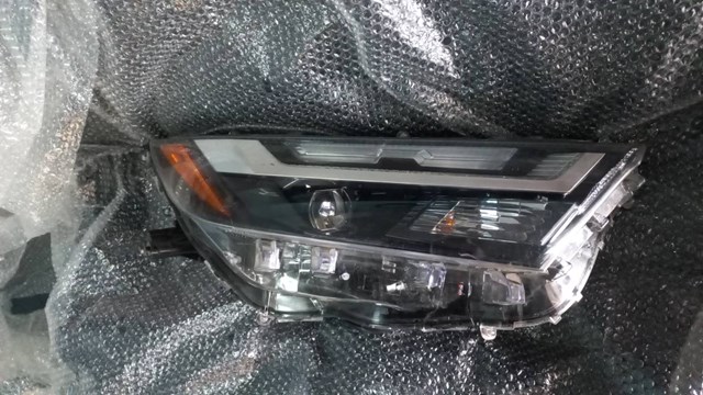 Права блок фара 811100R350 TOYOTA