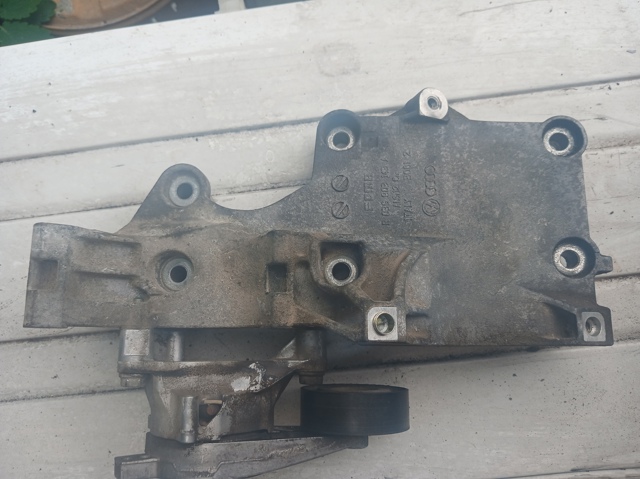 Кронштейн генератора 03G903143A VAG