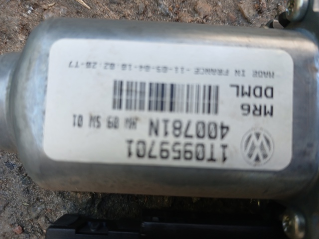 Мотор склопідйомника дверей передніх, лівих 1T0959701 VAG