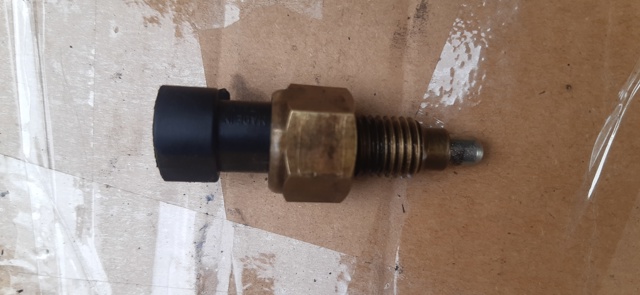 Датчик світла заднього ходу 90482454 OPEL