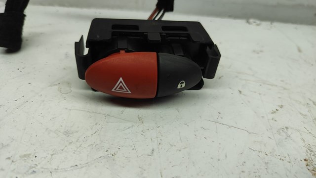 Кнопка аварійної сигналізації 8200483813 RENAULT