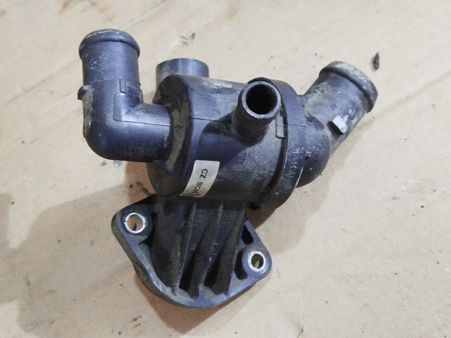 Корпус термостата 03L121111AE VAG