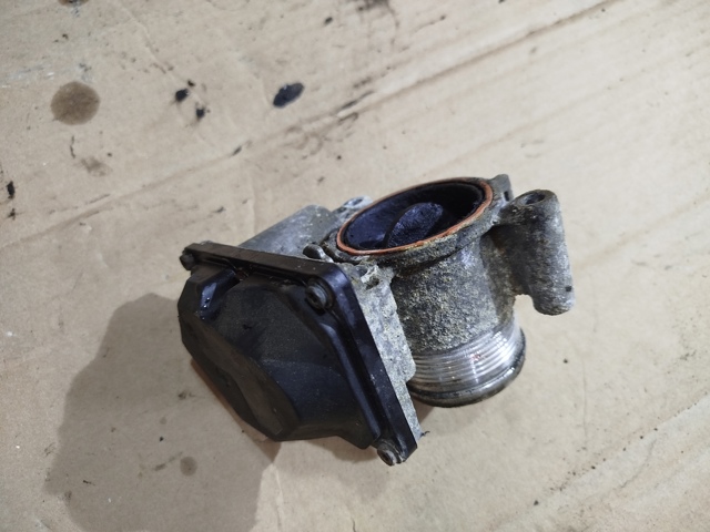 Дросільна заслінка в зборі 03L128063K VAG