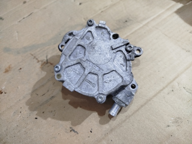 Насос вакуумний 03L145100F VAG