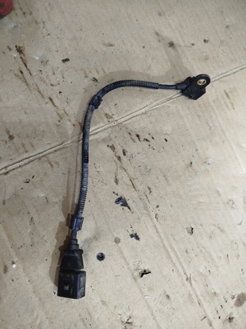 Датчик обуртів распредвалу 03L957147A VAG