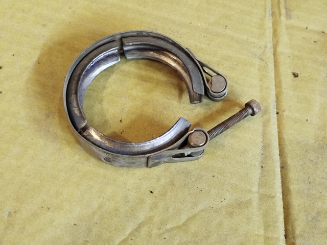 З'єднувач вихлопної передній 04L253725B VAG