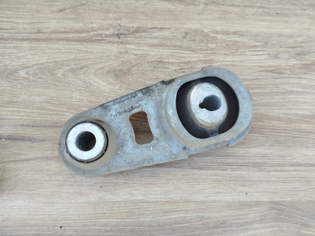 Опора двигуна задня 113604EA0A NISSAN